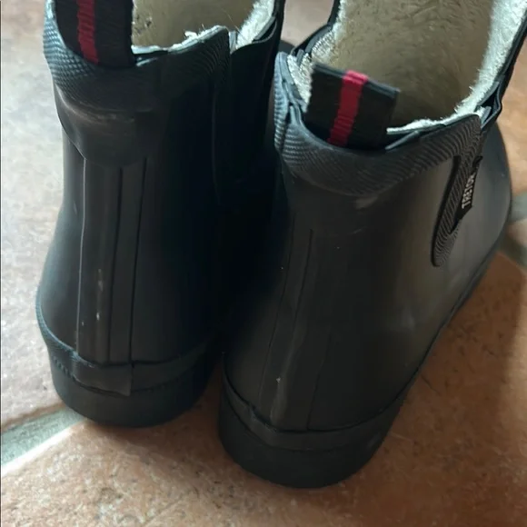 Tretorn Black Winter Rain Boots with Fuzzy Lining - Picture 4 of 4